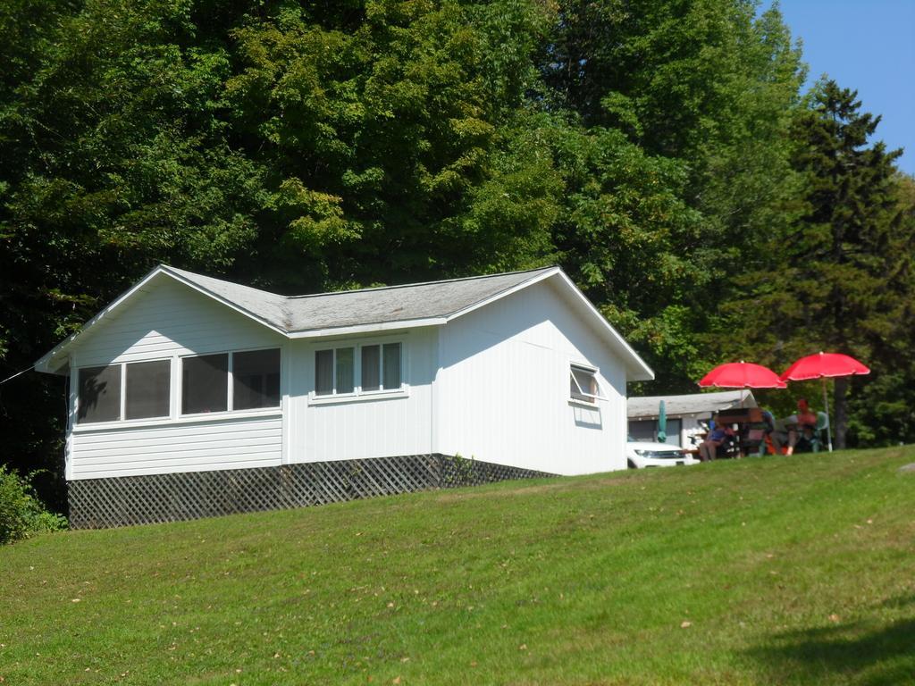 White Oak Motel & Cottages Holderness Esterno foto