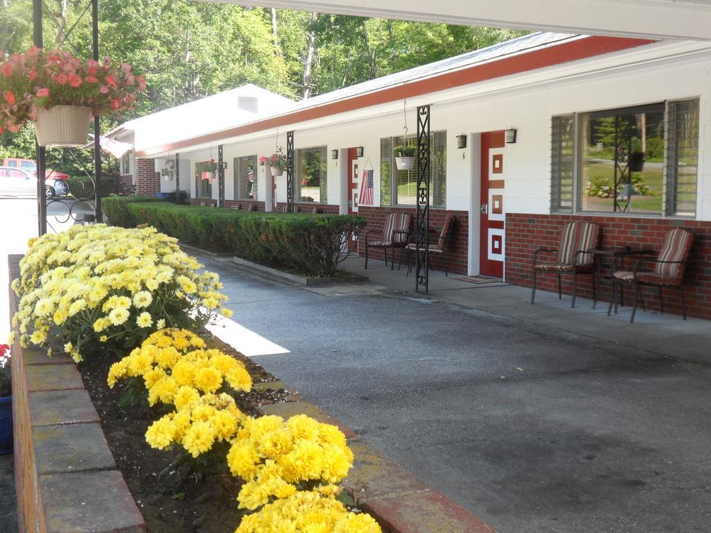 White Oak Motel & Cottages Holderness Esterno foto