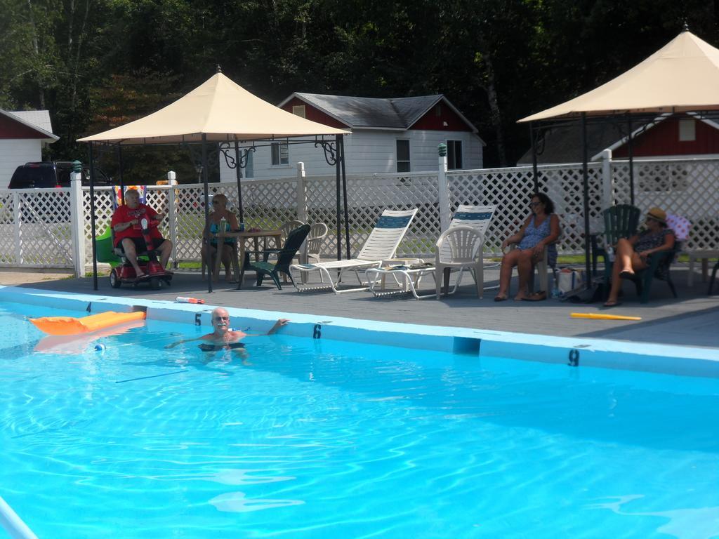 White Oak Motel & Cottages Holderness Esterno foto